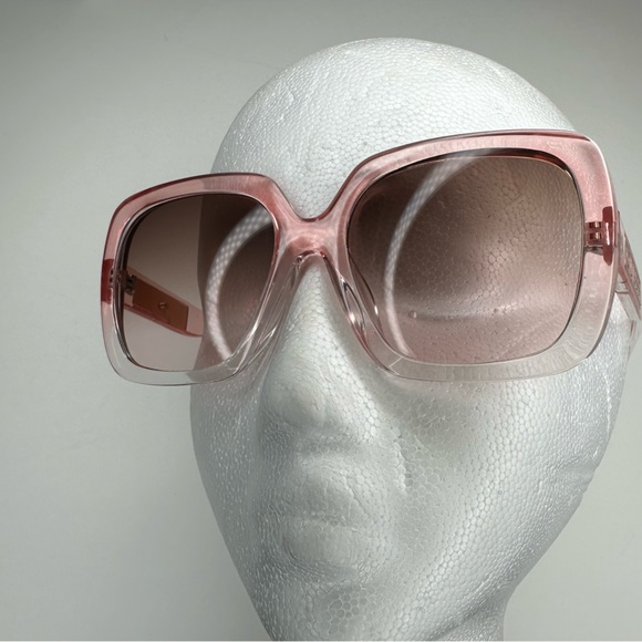 Oversized Guess Shades - Picture 6 of 7